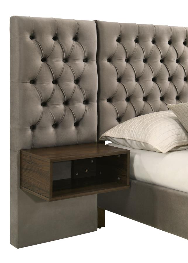 Lit plateforme Queen rembourré Marley avec panneaux de tête de lit et tables de chevet 